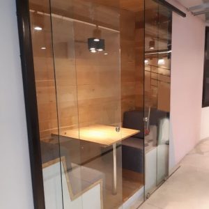 חדר זכוכית אקוסטי למשרדים